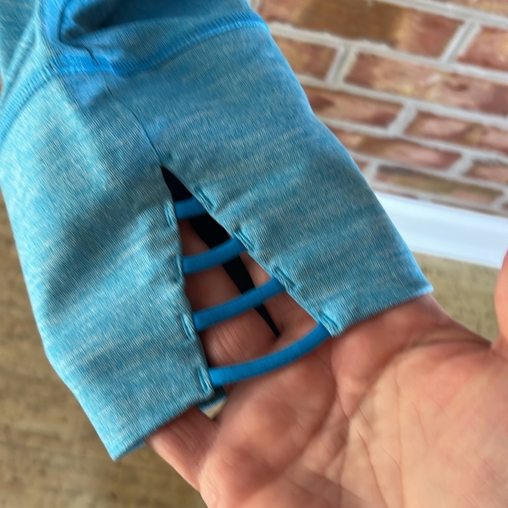 Prana Blue Capri Cropped Athletic Leggings with Stretchy Fabric & cuff detail M - Picture 4 of 9